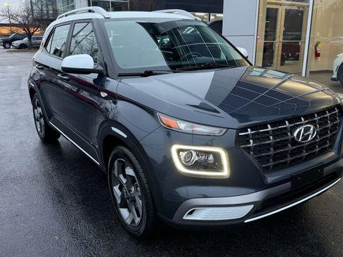 Used 2020 Hyundai Venue image 12