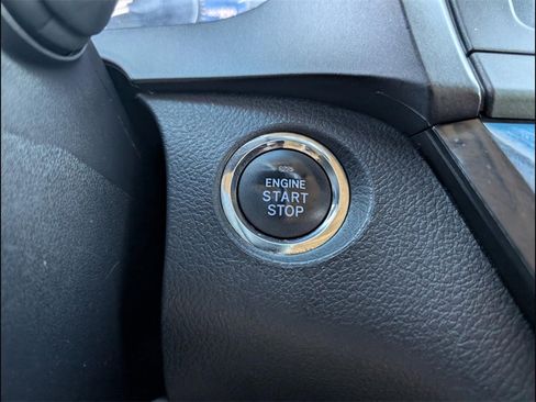 Used 2017 Toyota Sienna Limited Premium image 17