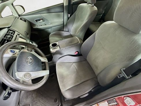 Used 2014 Toyota Prius V Three image 25