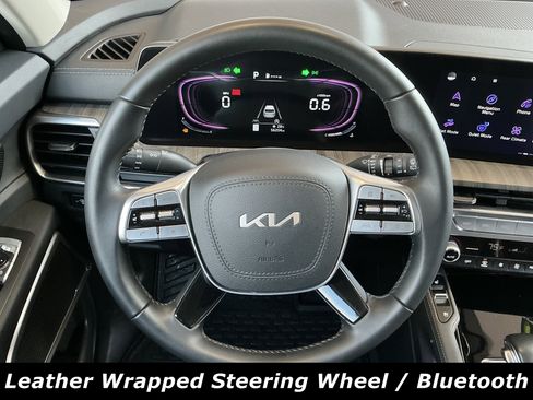 Used 2024 Kia Telluride EX w/ EX Captain's Chair Package image 5