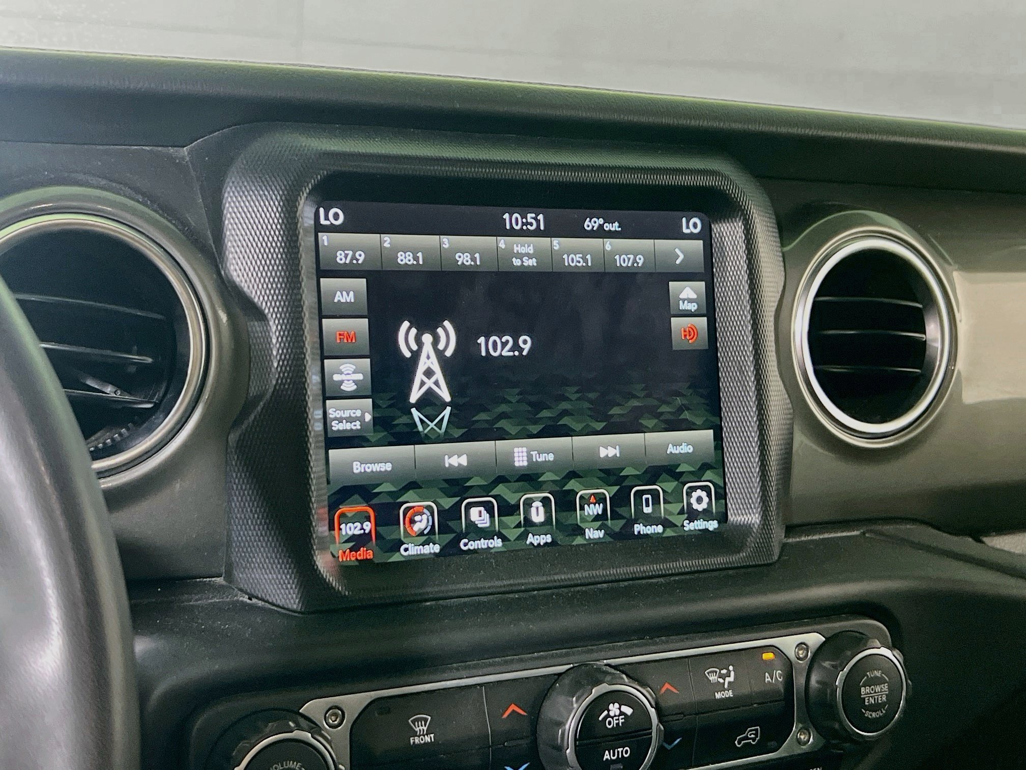 Used 2023 Jeep Gladiator Overland AWD/4WD image 15