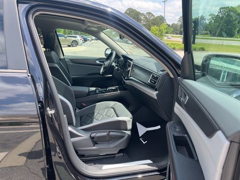 New 2026 Volkswagen Atlas Peak Edition AWD/4WD image 32
