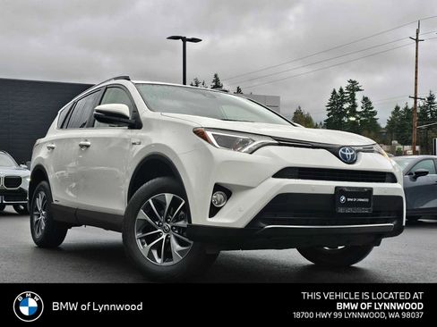 Used 2018 Toyota RAV4 XLE image 1