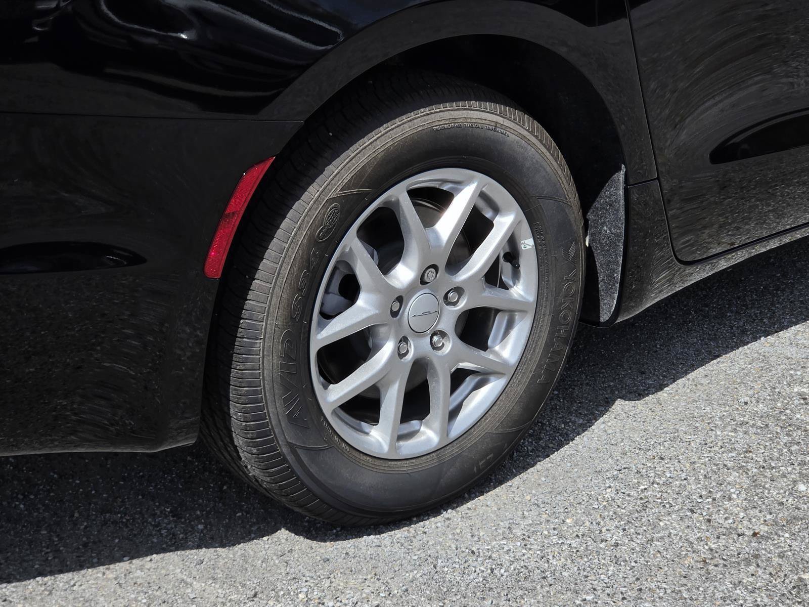 New 2027 Chrysler Pacifica Select FWD image 6