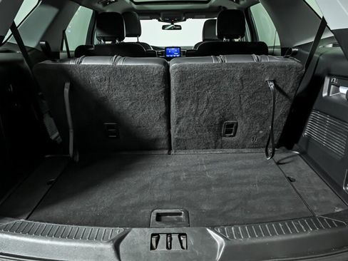 Used 2022 Ford Explorer XLT w/ Equipment Group 202A AWD/4WD image 10