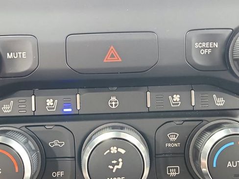 Used 2022 RAM 1500 Laramie RWD image 32