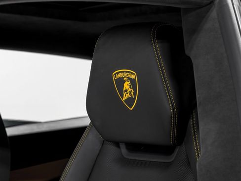 Used 2022 Lamborghini Urus AWD/4WD image 19