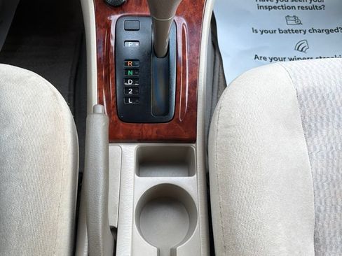 Used 2005 Toyota Corolla LE FWD image 30