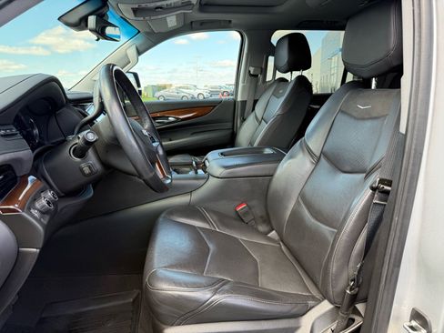 Used 2019 Cadillac Escalade Premium Luxury image 10