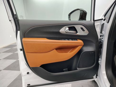 New 2026 Chrysler Pacifica Pinnacle AWD/4WD image 19