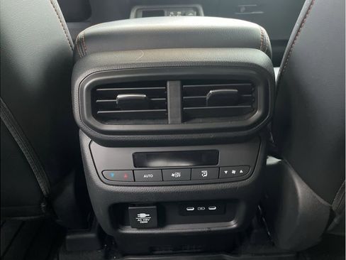 Used 2024 Honda Pilot TrailSport image 7