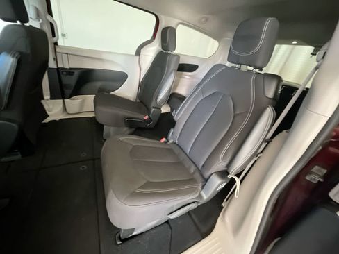 Used 2023 Chrysler Voyager LX image 21