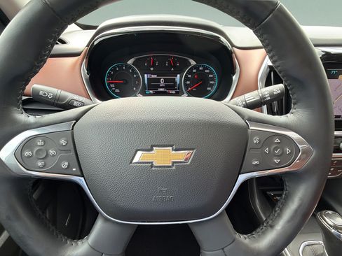 Used 2018 Chevrolet Traverse High Country AWD/4WD image 16