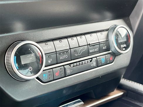 Used 2021 Ford Expedition Platinum image 16