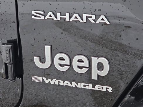 Used 2024 Jeep Wrangler Sahara image 32