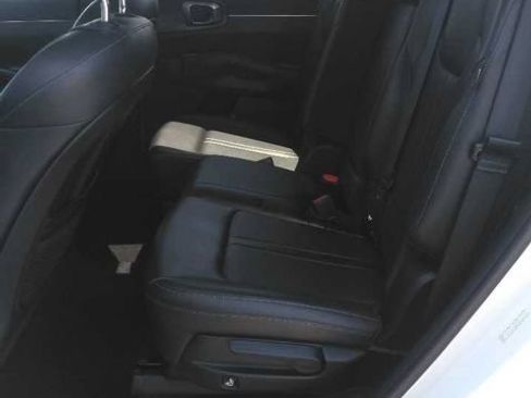 Used 2024 Kia Sorento S AWD/4WD image 4