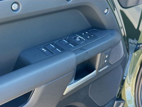 New 2026 Land Rover Defender 110 X-Dynamic SE image 22