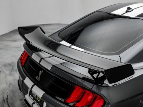 Used 2021 Ford Mustang Shelby GT500 w/ Carbon Fiber Track Pack RWD image 19