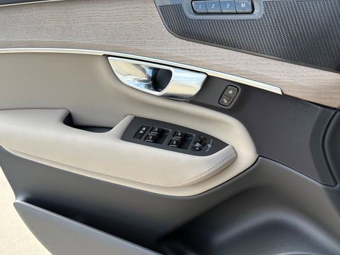 New 2026 Volvo XC90 B6 Plus w/ Protection Package Premier image 17