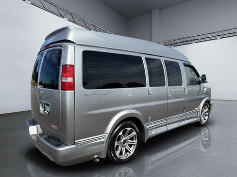 Used 2018 GMC Savana 2500 w/ Enhanced Convenience Package image 7