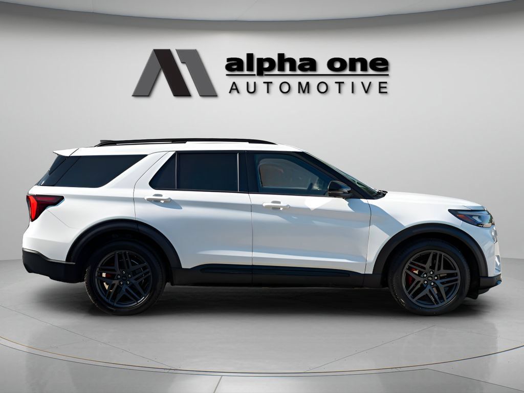 Used 2025 Ford Explorer ST AWD/4WD image 4