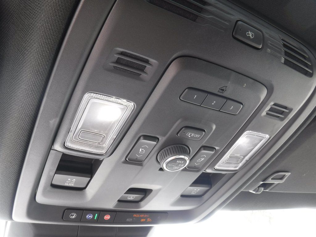 Used 2023 Cadillac Escalade ESV Premium Luxury RWD image 29