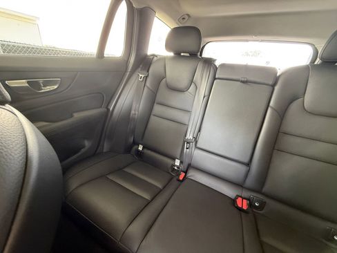 Used 2025 Volvo V60 B5 Cross Country Plus image 39