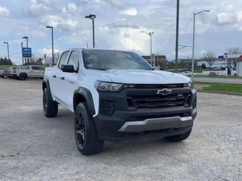 Used 2023 Chevrolet Colorado Trail Boss w/ Advanced Trailering Package AWD/4WD image 3