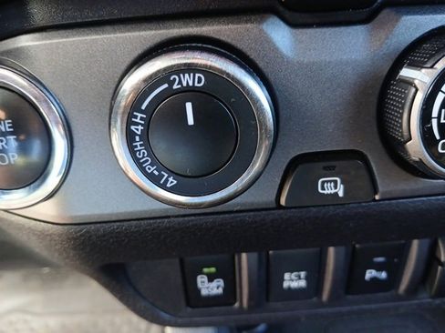 Used 2018 Toyota Tacoma TRD Off-Road image 46