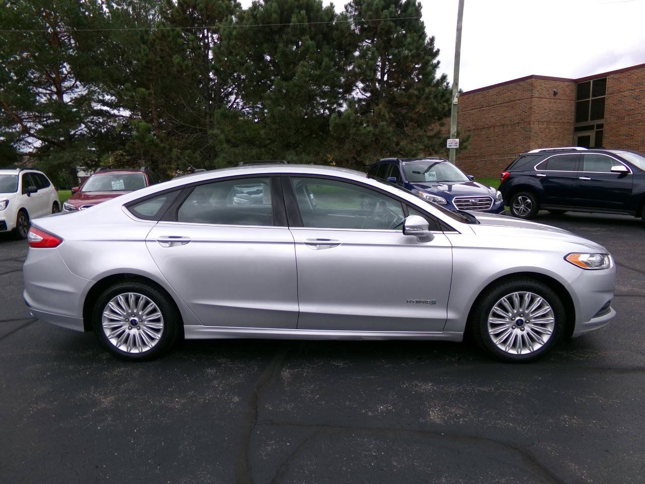 Used 2014 Ford Fusion SE FWD image 2