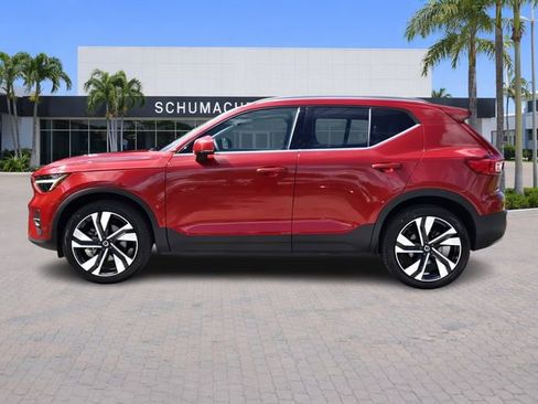 Used 2024 Volvo XC40 B5 Plus AWD/4WD image 4