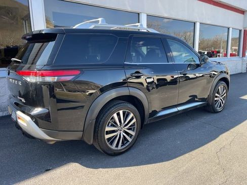 Used 2022 Nissan Pathfinder Platinum w/ Cargo Package image 5
