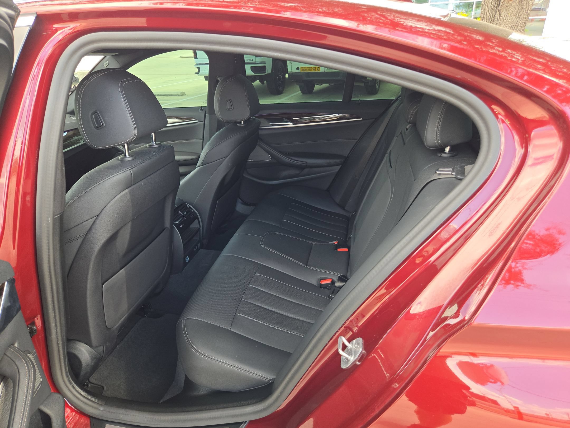 Used 2023 BMW 530e RWD image 13