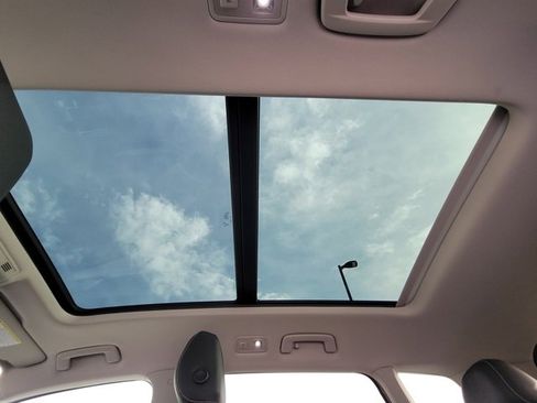 Used 2025 Volkswagen Taos SEL image 14