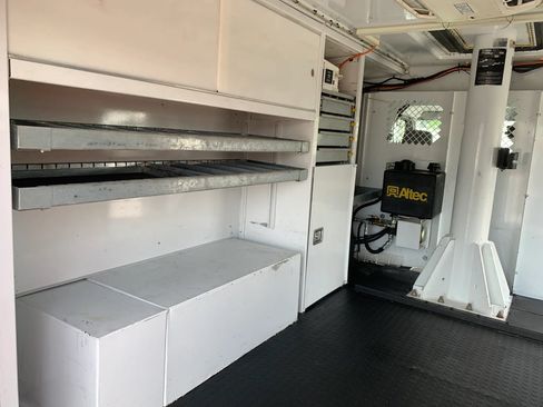Used 2018 Ford E-350 and Econoline 350 Super Duty RWD image 29