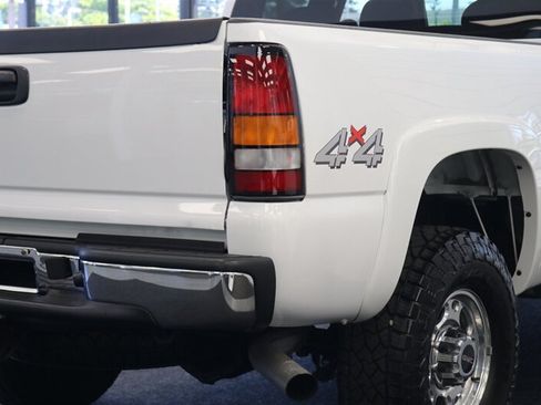 Used 2005 GMC Sierra 2500 SLE w/ Heavy-Duty Power Package AWD/4WD image 40