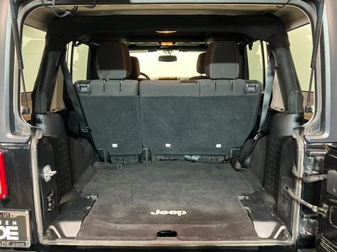 Used 2016 Jeep Wrangler Unlimited Rubicon w/ Max Tow Package AWD/4WD image 22