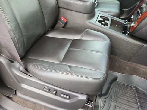 Used 2014 Chevrolet Suburban LT w/ Luxury Package image 15