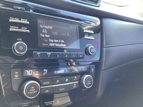 Used 2017 Nissan Rogue SV AWD/4WD image 28