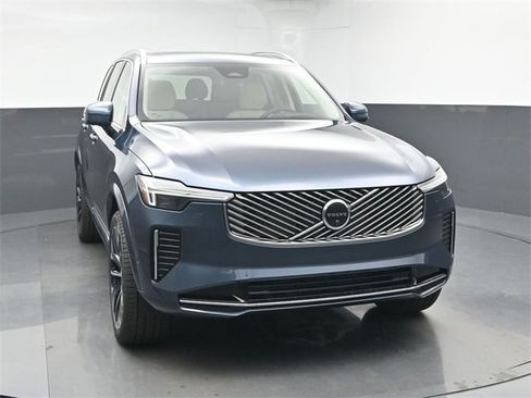 New 2026 Volvo XC90 B6 Ultra image 2