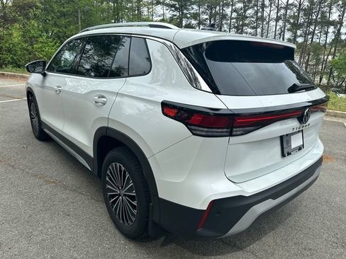 Certified 2025 Volkswagen Tiguan S FWD image 7