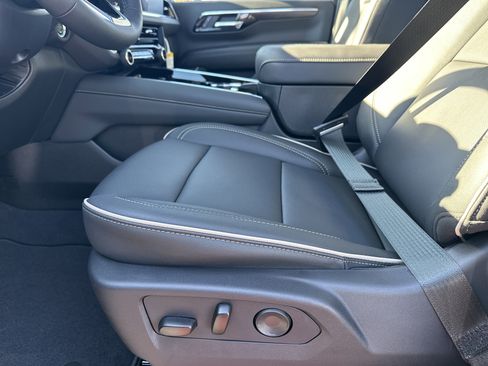 New 2026 Chevrolet Suburban Premier image 11