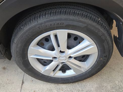 Used 2024 Nissan Kicks S FWD image 7