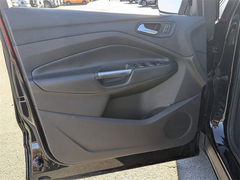 Used 2017 Ford Escape SE w/ Equipment Group 201A image 9