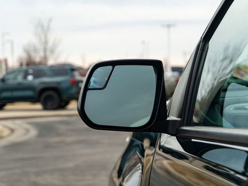 Used 2015 Chevrolet Colorado Z71 image 16