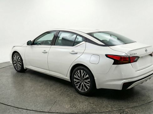Used 2025 Nissan Altima 2.5 SV image 6