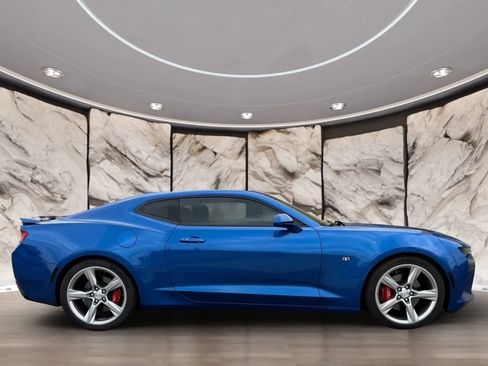 Used 2018 Chevrolet Camaro SS RWD image 4