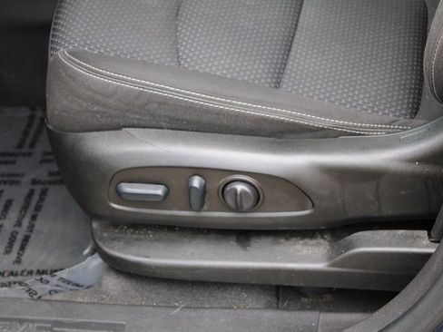 Used 2022 GMC Terrain SLE w/ Driver Convenience Package FWD image 17