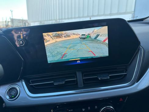 Used 2025 Chevrolet Trax LT image 17