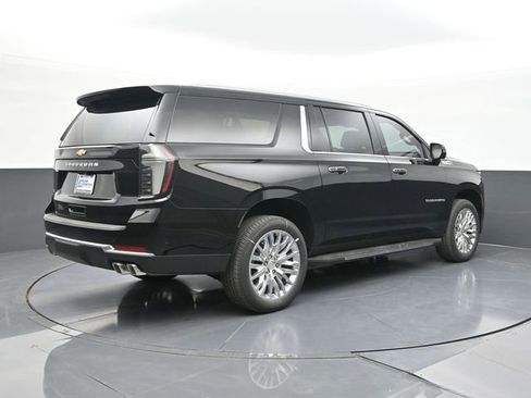 New 2026 Chevrolet Suburban High Country w/ Sun And Tow Package AWD/4WD image 15